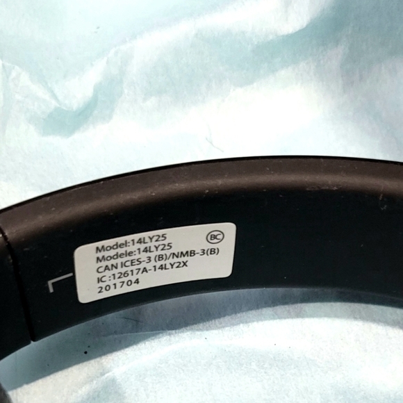 Bluetooth  rechargeable black headphones - Picture 8 of 8